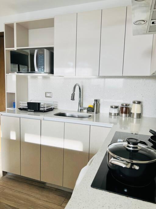 2 Habitaciones, Edificio Airali, Zona 10, Miradolo Apartamento Guatemala