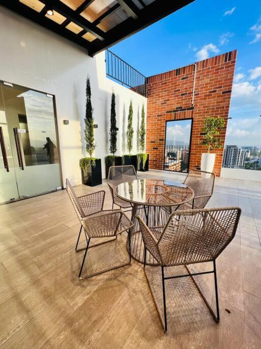 2 Habitaciones, Edificio Airali, Zona 10, Miradolo Apartamento *